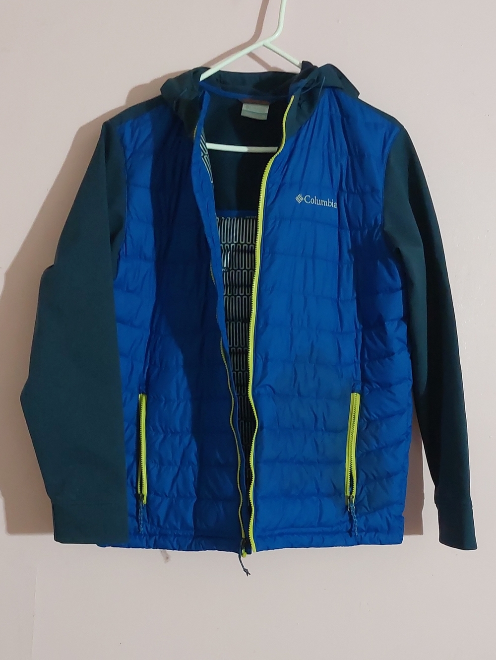 Columbia New Without Tags Thermal Coil Jacket with Dark Sleeves and Neon Accents
